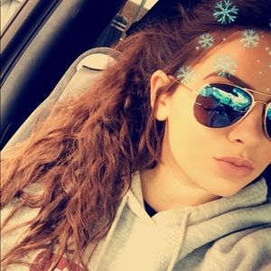 Meet your Posher, Raegan